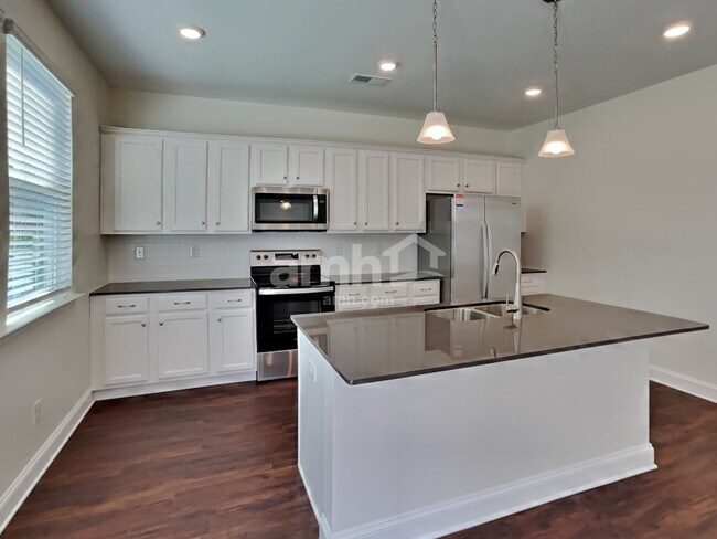 Building Photo - 564 Rivermist Dr
