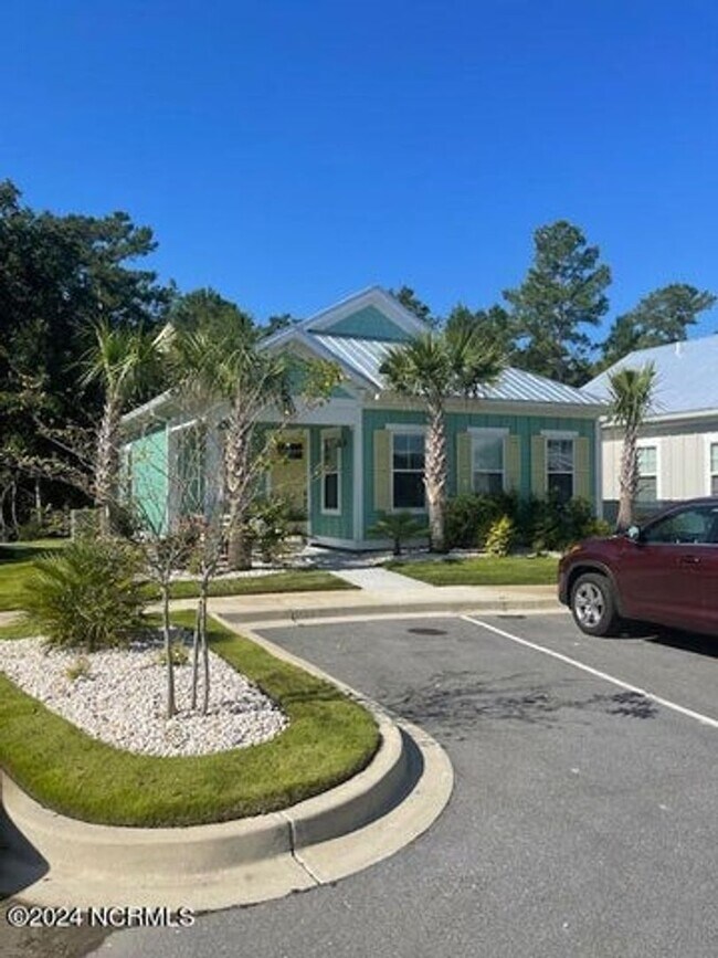 Building Photo - Fully furnished! Welcome to your dream ren...