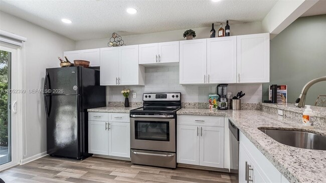 Building Photo - 785 Crystal Lake Dr