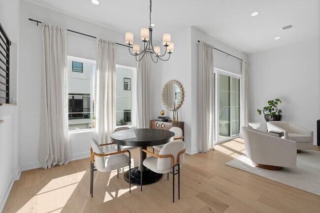 Foto del edificio - 8707 Ojeman Villas Dr