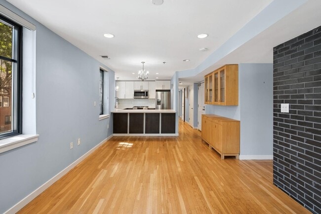 Building Photo - 1320 Bloomfield St