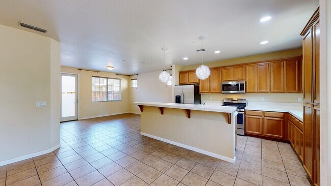 Building Photo - 39 Crystalwood Cir
