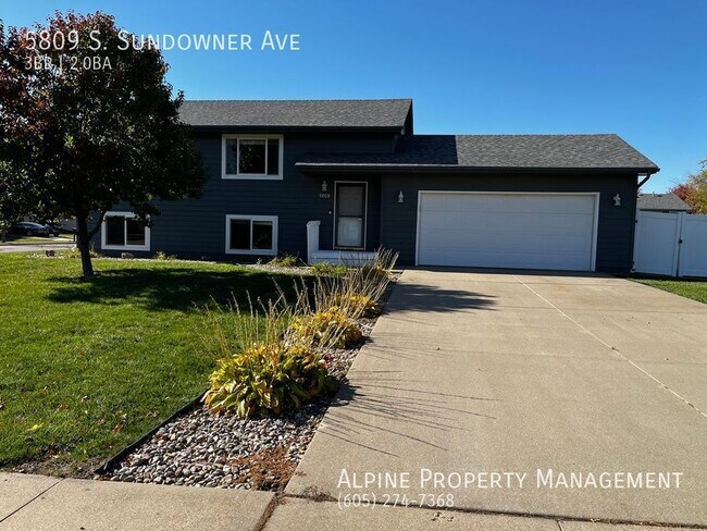 Foto del edificio - Gorgeous 3 Bed/2 Bath with Fenced in Yard!