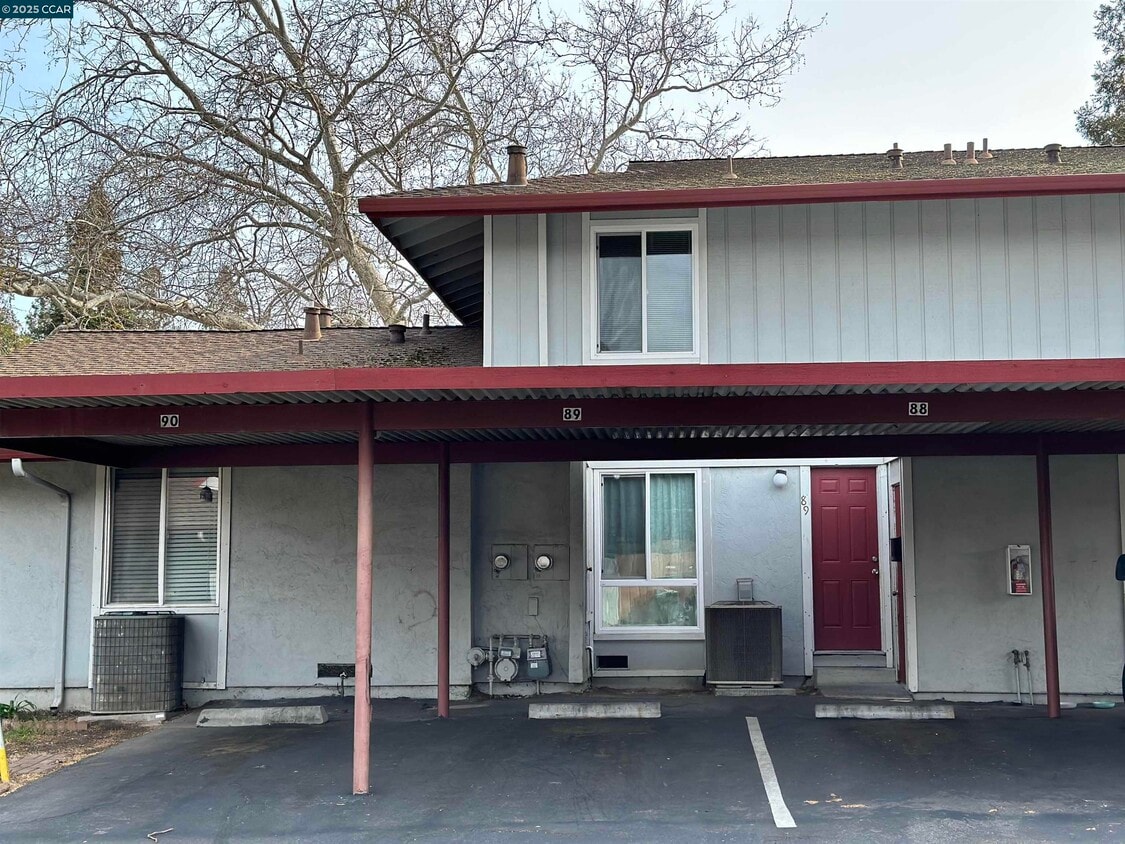 Primary Photo - 89 Villa Cir