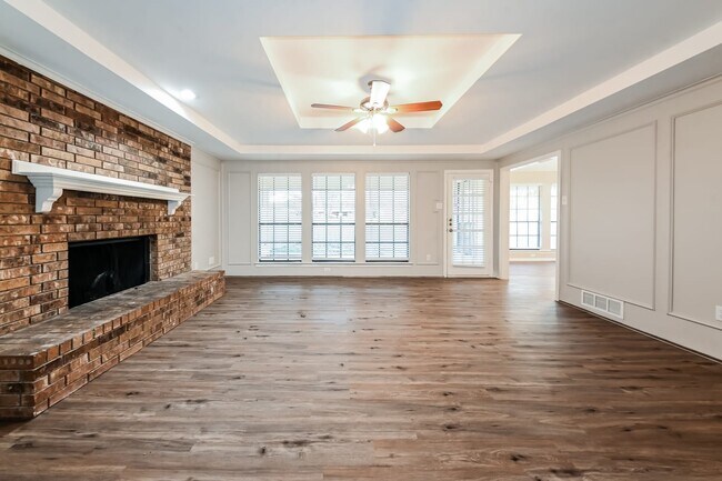 Building Photo - 933 Shell