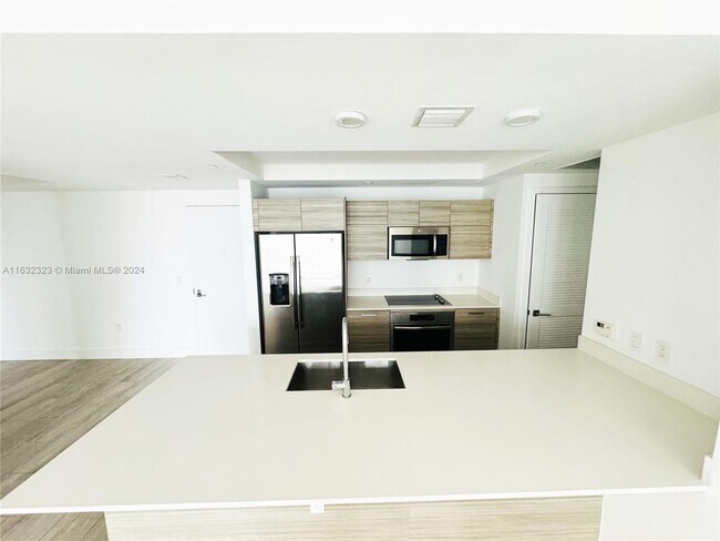 Foto del edificio - 121 NE 34th St