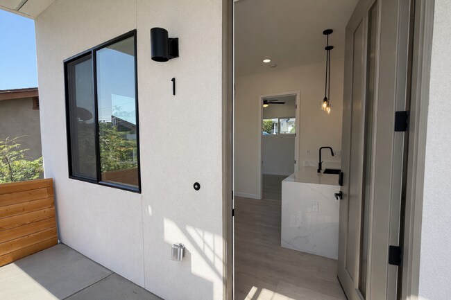 Foto del edificio - 5531 Olvera Ave