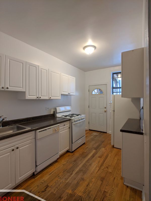 Foto del edificio - 813 W Waveland Ave