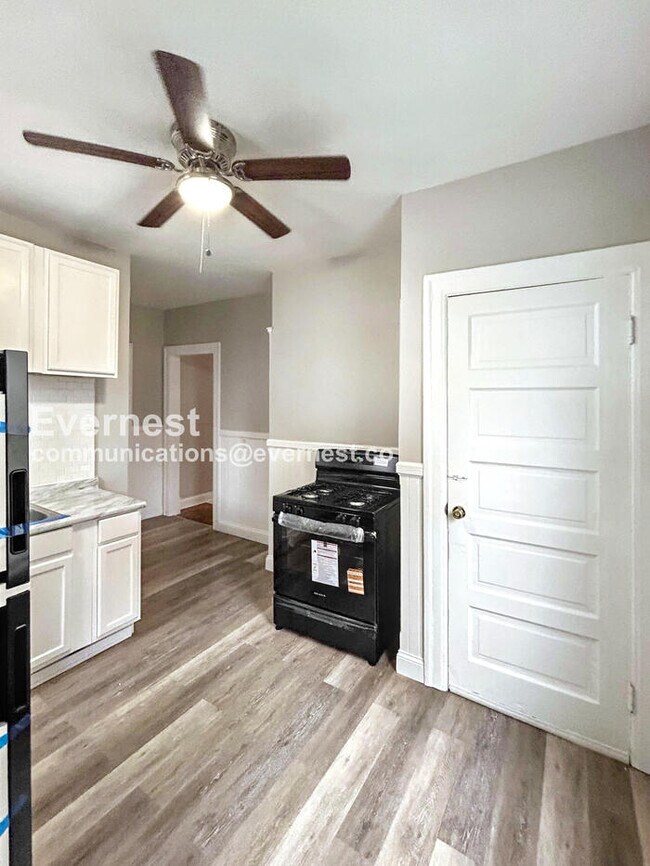 Building Photo - 1334 W 89th St