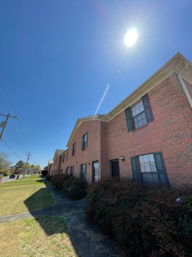 Building Photo - Beautiful Updated Townhomes in Decatur, AL