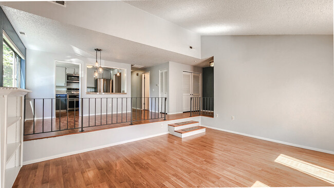 Building Photo - 37 Greenridge Ct