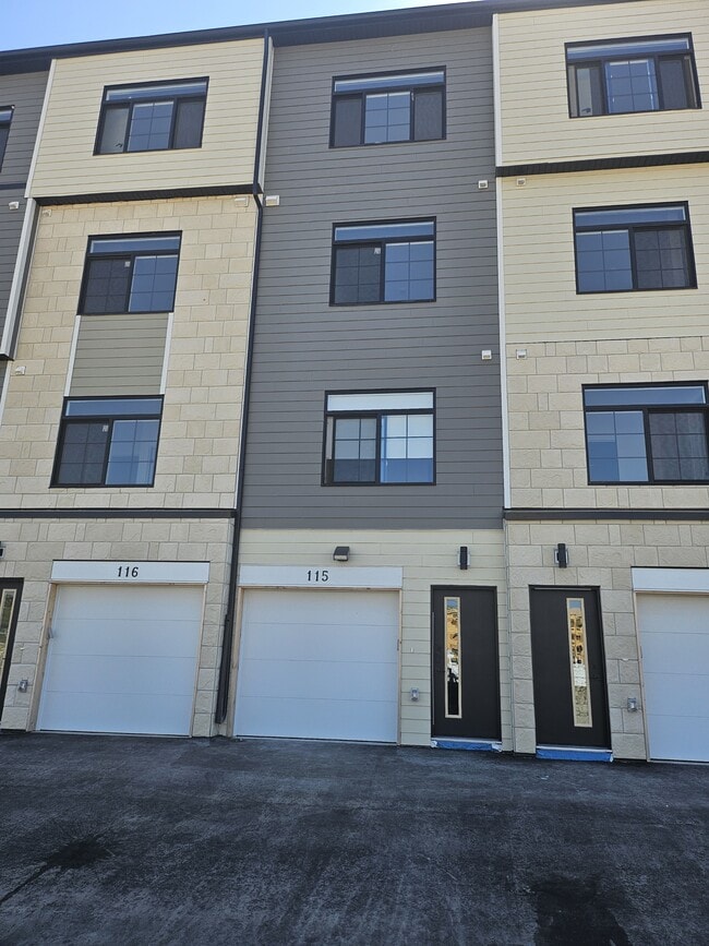 Building Photo - 156 Park St