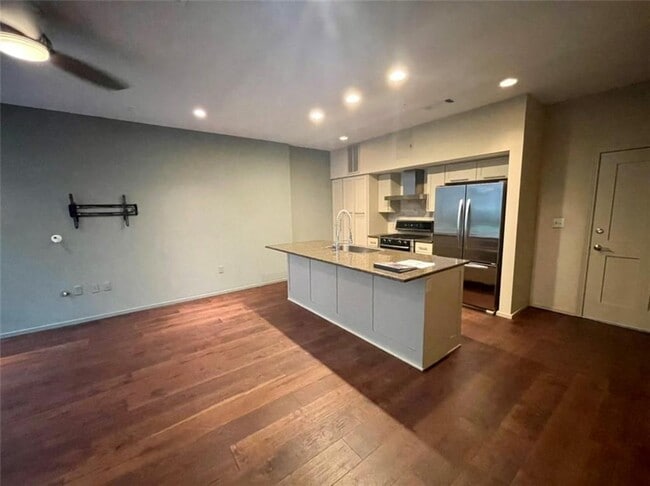 Building Photo - 1600 Barton Springs Rd