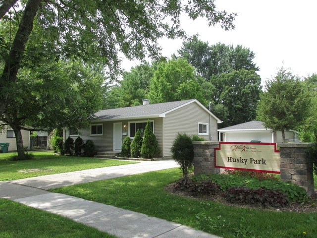 Primary Photo - 236 W Norman Ln