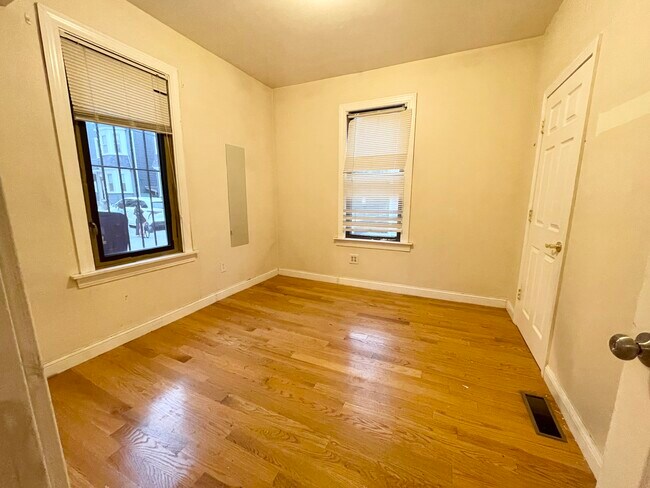 Building Photo - 1568 Tremont St