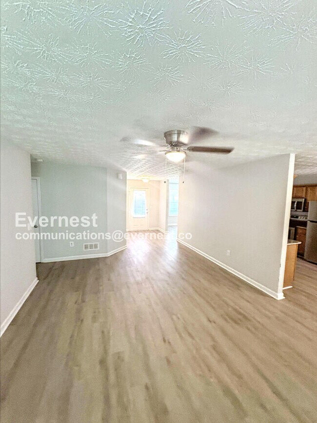 Foto del edificio - 926 Creekside Way