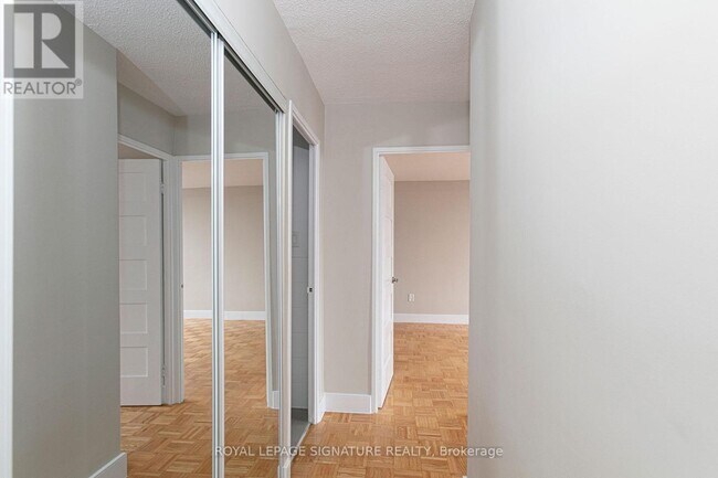 Photo du bâtiment - 666-2666 Spadina Ave.