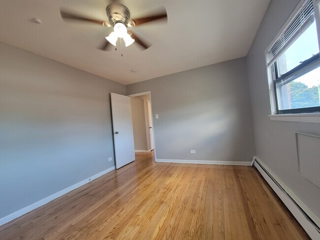 Foto del edificio - 8701 S Clyde Ave