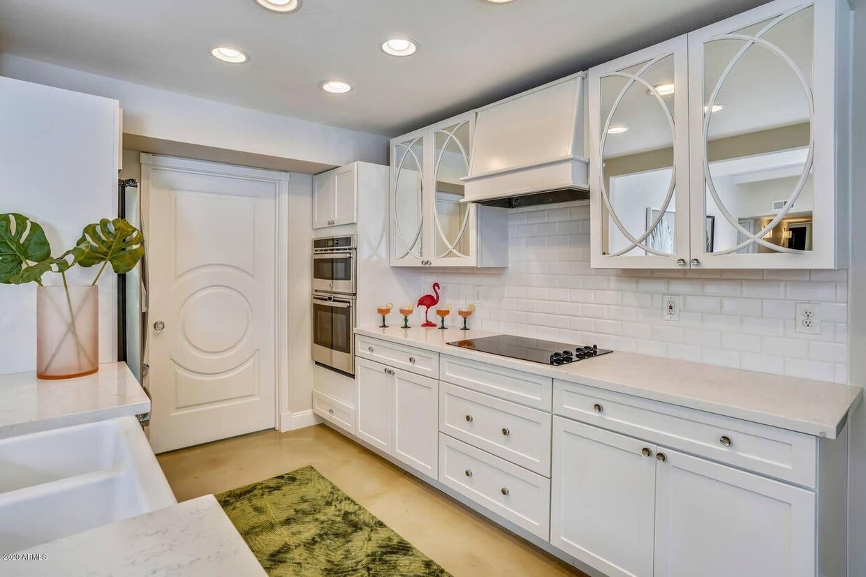 Foto principal - 6647 E Thunderbird Rd