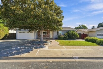 Building Photo - 8525 Bandon Dr