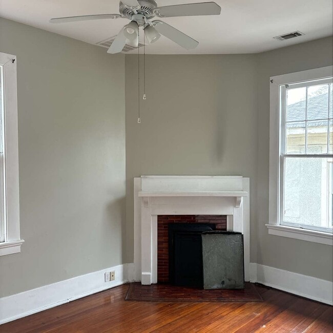 Foto del edificio - 823 E Henry St