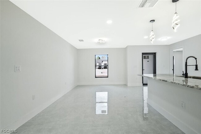 Building Photo - 3413 27th St SW