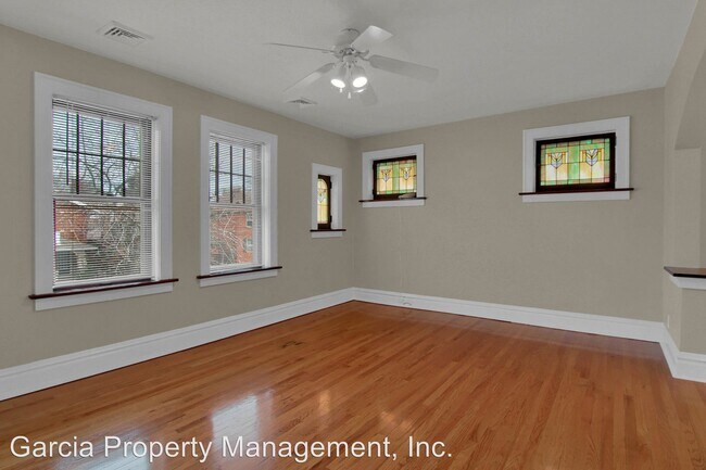 Foto del edificio - 4964 Parker Ave