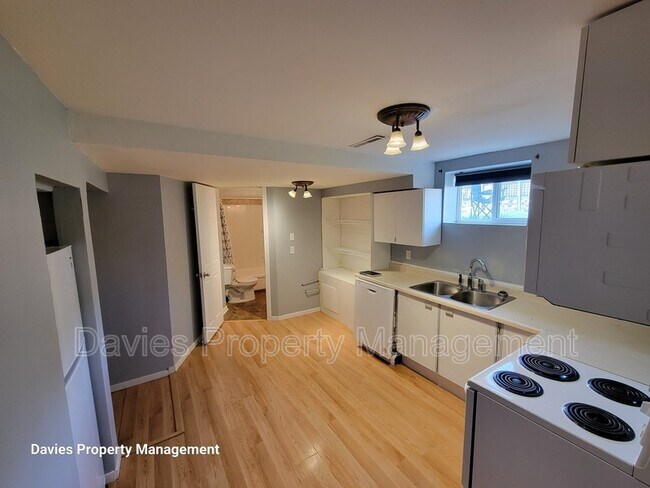 Photo du bâtiment - 9620-9675 75 Street NW