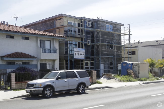 Building Photo - 20712 S Western Ave