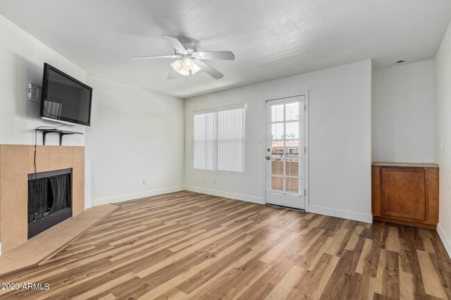 Foto del edificio - 8787 E Mountain View Rd