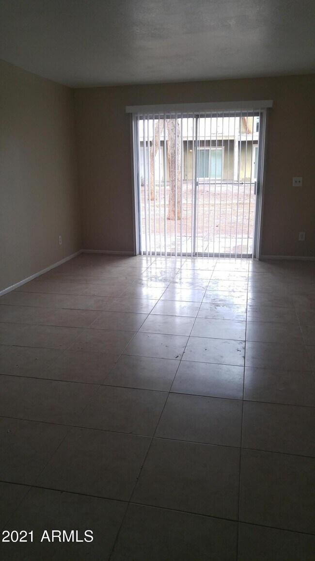 Foto del edificio - 2808 E Le Marche Ave