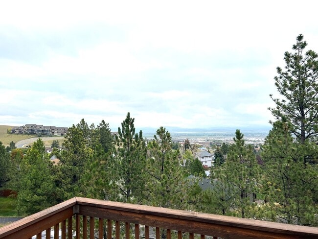 Building Photo - Pet Friendly 5 Bed 3 Bath Single Family Ho...