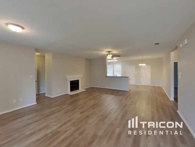 Building Photo - 207 Moonlight Dr