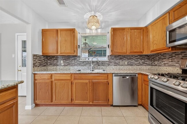 Building Photo - 9123 Belle Glen Dr