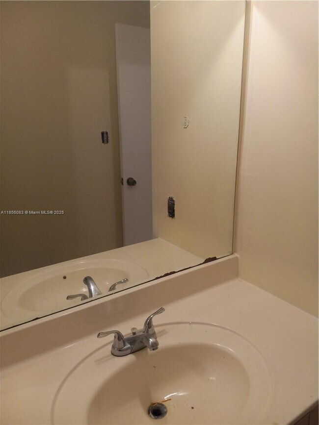 Building Photo - 2210 SW 81st Ave
