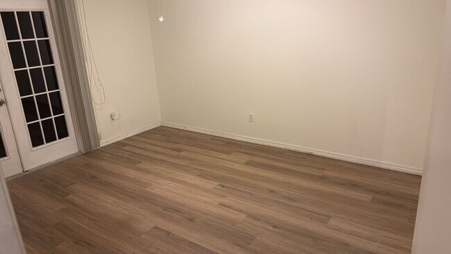 Foto del edificio - Beautiful 4 Bed / 2 Bath Single-Family Hom...