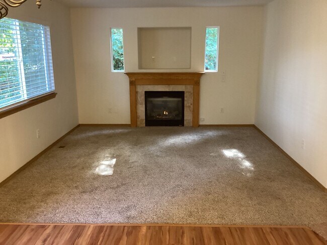 Foto del edificio - Spacious 3-Bedroom Home for Rent in Camas