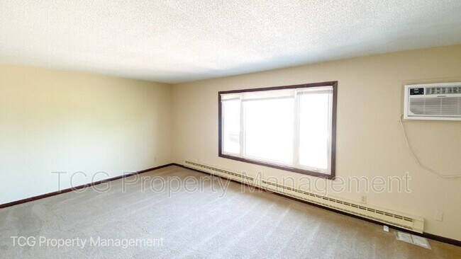 Building Photo - 445 Elm Pl