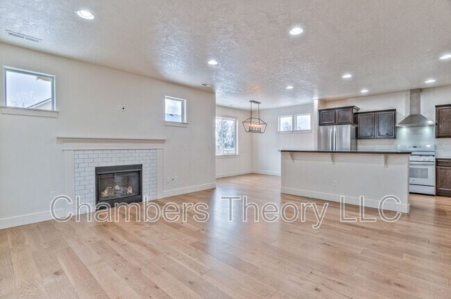 Building Photo - 3593 SW Pumice Ave