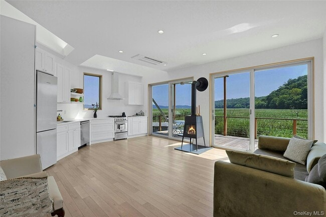 Building Photo - 93 Paradise Ave