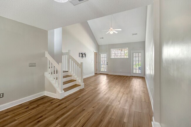 Foto del edificio - 124 Darcy Ave