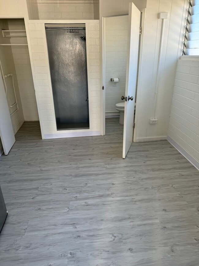 Building Photo - Maunawai Apts