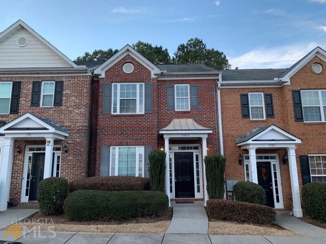 Primary Photo - 1743 Heights Cir