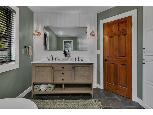 Foto del edificio - 501 Riverside Ave N