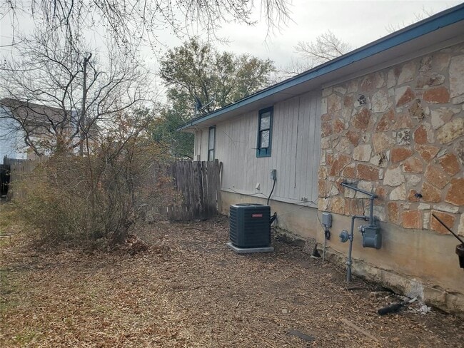 Building Photo - 907 Fairway Green Cove