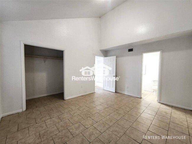 Building Photo - Renovated 3 bedroom, 2 bath townhome avail...