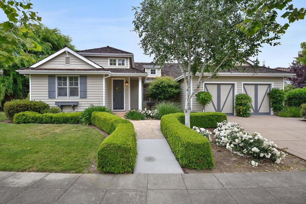 Foto principal - Luxury 4 bedroom/3 bathroom home in Menlo ...