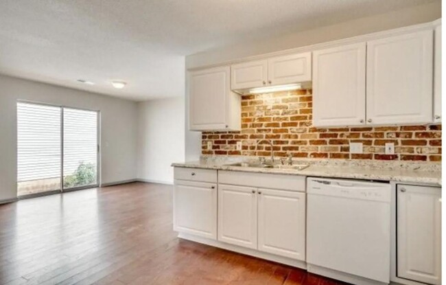 Building Photo - 1105 Mockingbird Ln