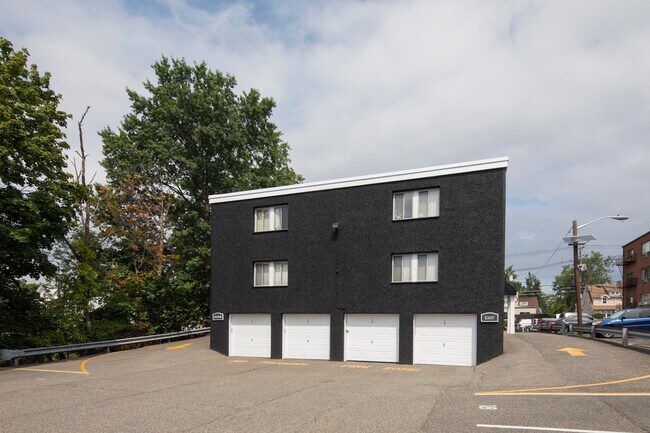 Foto del edificio - West Church Gardens: Virtual Directory, Cat & Dog Friendly, and Custom Closets