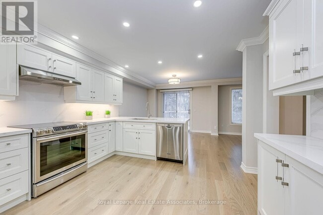 Building Photo - 1735 The Collegeway